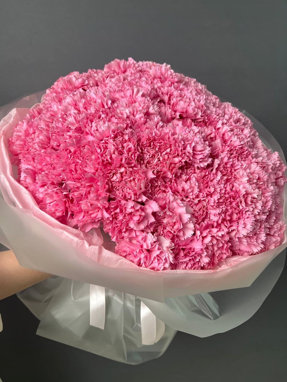 Стильный букет из 101 диантуса