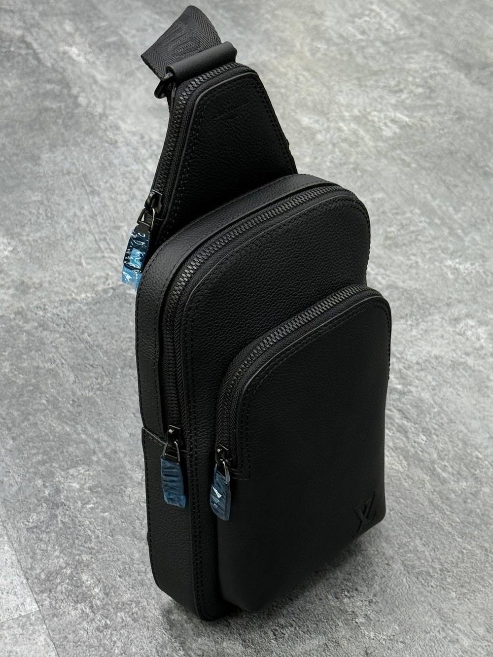 Нагрудная сумка-слинг Louis Vuitton Avenue