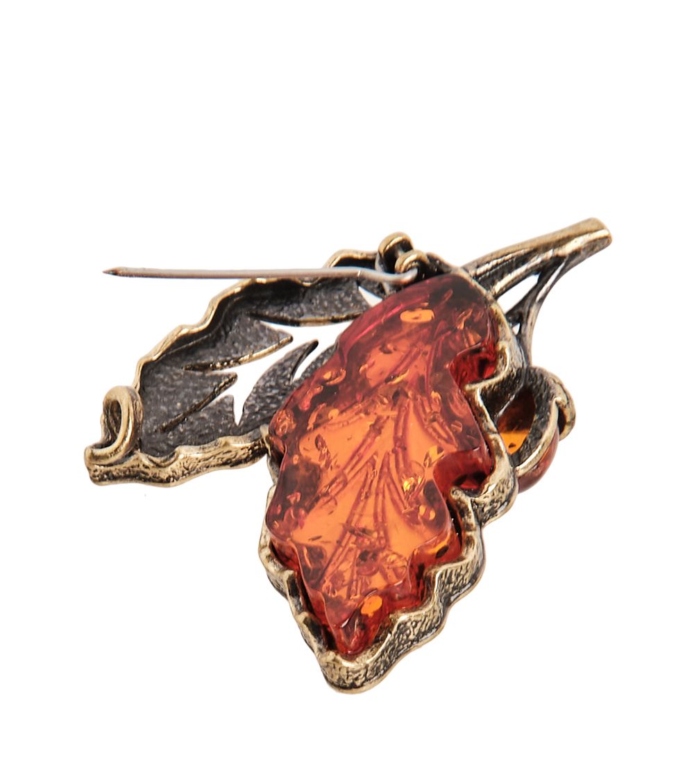 AM-2357 Брошь «Лист Дуба» (латунь, янтарь)
