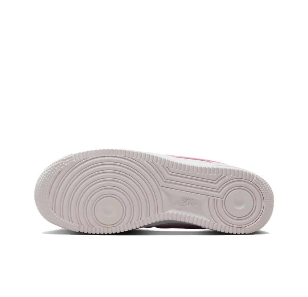 Женские кроссовки  Nike Air Force 1 '07 LX 'Paw Print' HM3696-661