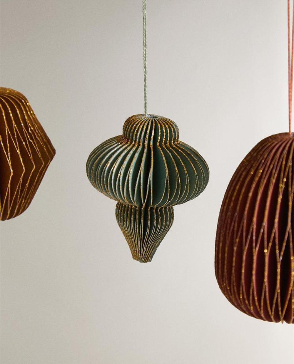 ZARA HOME НАБОР БУМАЖНЫХ ЕЛОЧНЫХ УКРАШЕНИЙ (УПАКОВКА ИЗ 12 ШТУК), КОРИЧНЕВЫЙ