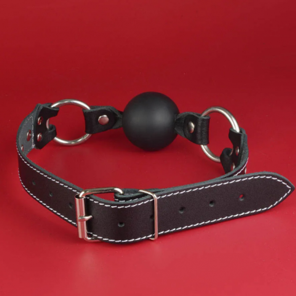 Кляп-шар с декоративной белой строчкой