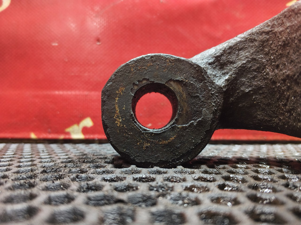 Кронштейн амортизатора заднего правый