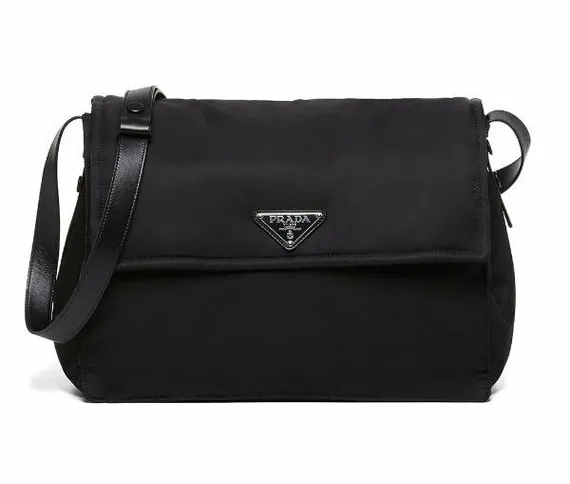 Сумка через плечо Prada из стеганого нейлона
