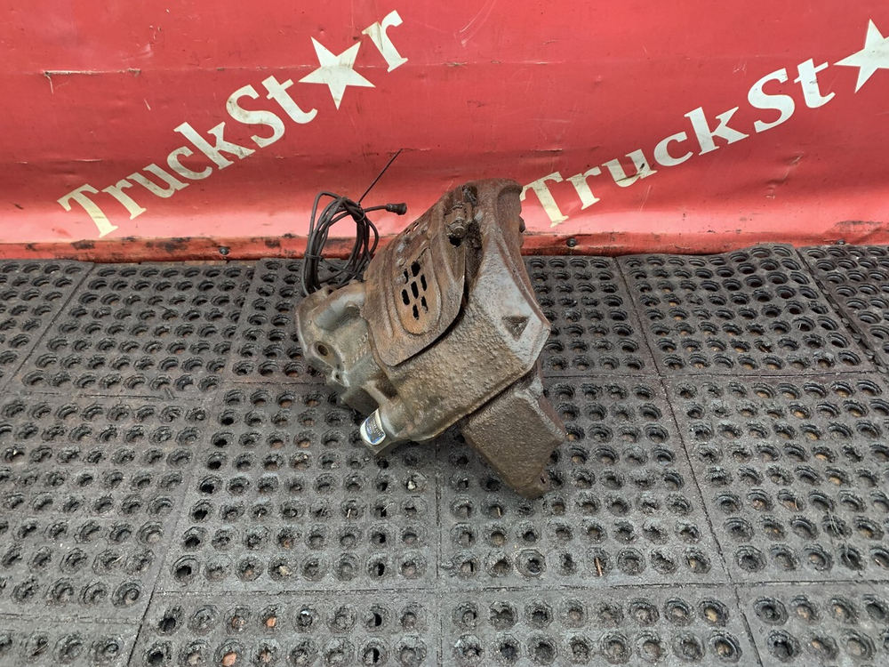 Суппорт тормозной правый 2018г.