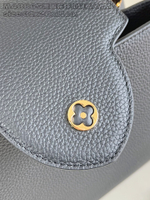 Louis Vuitton Capucines MM