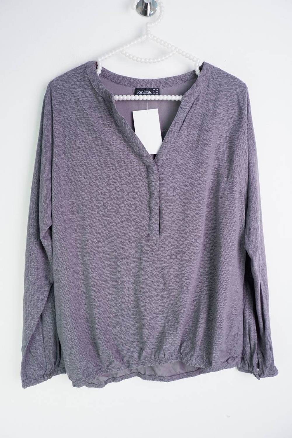 Блузка Janina комфортная и практичная, маркировка 38, визуально на 44 размер