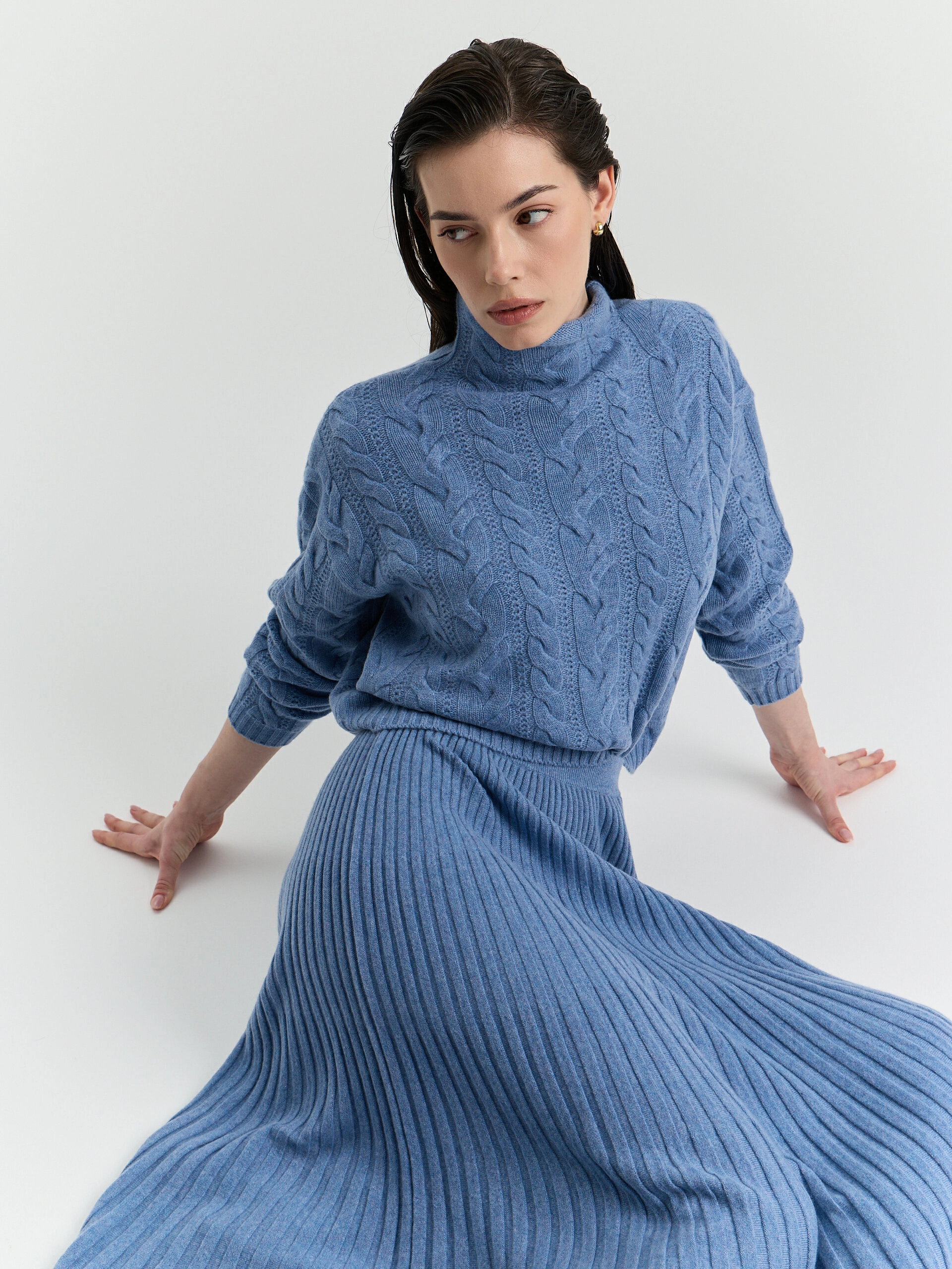 Кашемировый свитер с косами