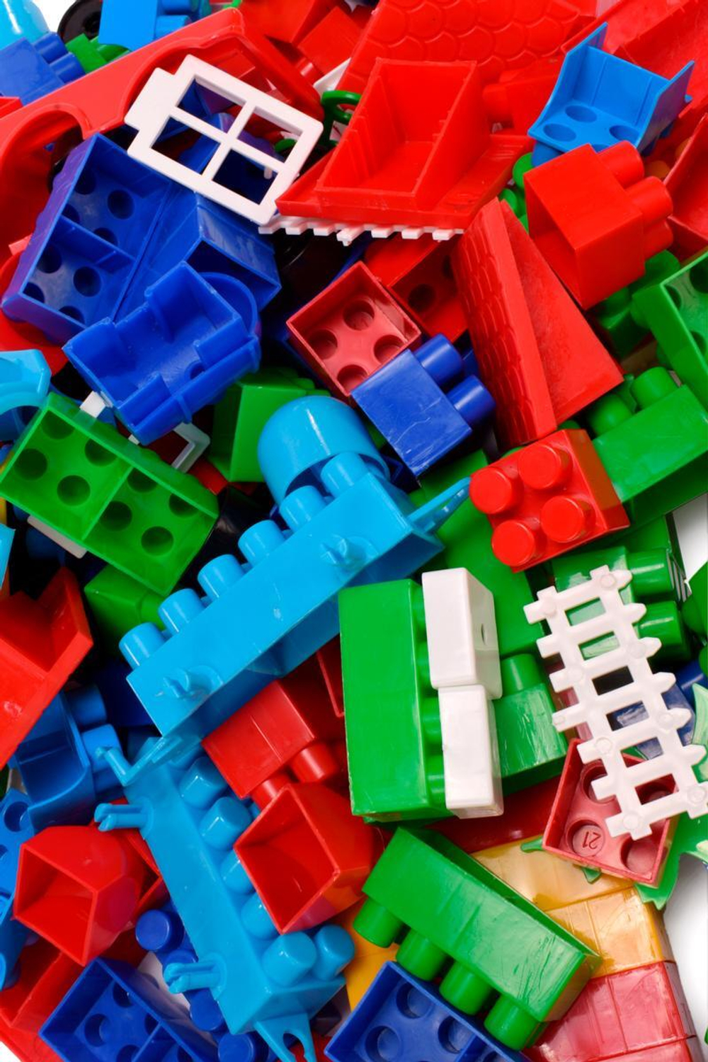 Конструктор 200эл. пластмассовом контейнере BTG-024 (25х25х30см)