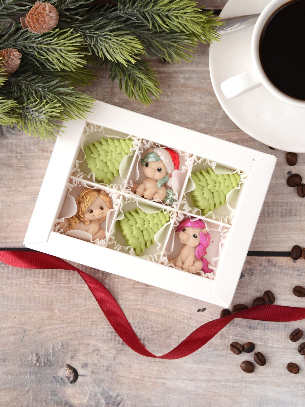 Набор из шоколада "Новогодний" с лошадками #4