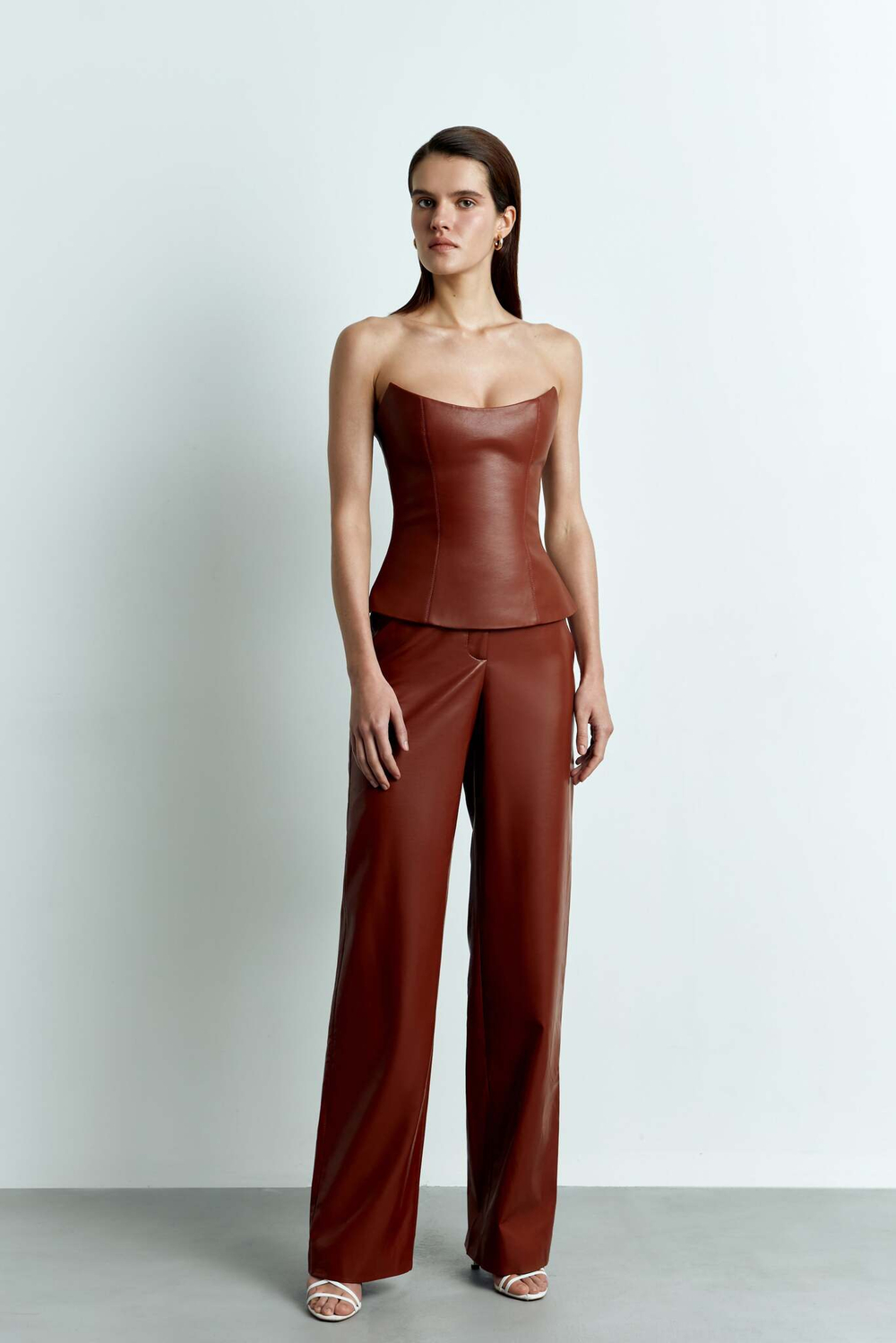 Удлиненный топ корсетного типа из эко-кожи с отстрочками