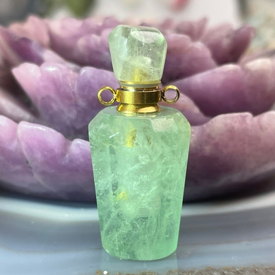 31906 Флюорит парфюмерный флакон Кулон 15*36мм (Заряжено на Удачу)