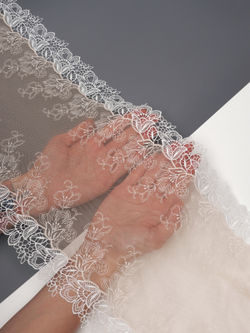 Кружево вышивка на сетке бежевая с белым неэластичная ширина 25 см