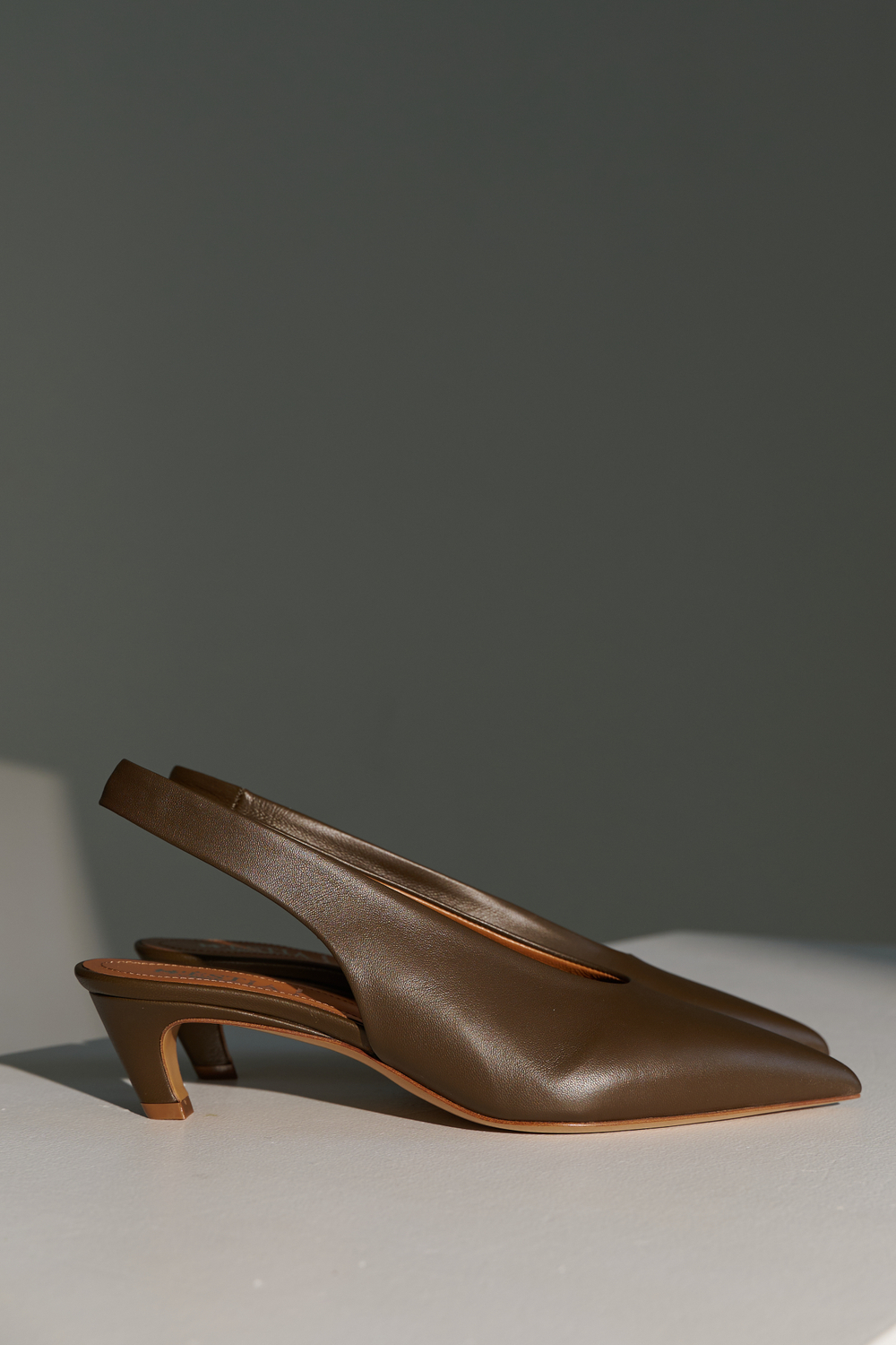 Туфли - лодочки на низком каблуке