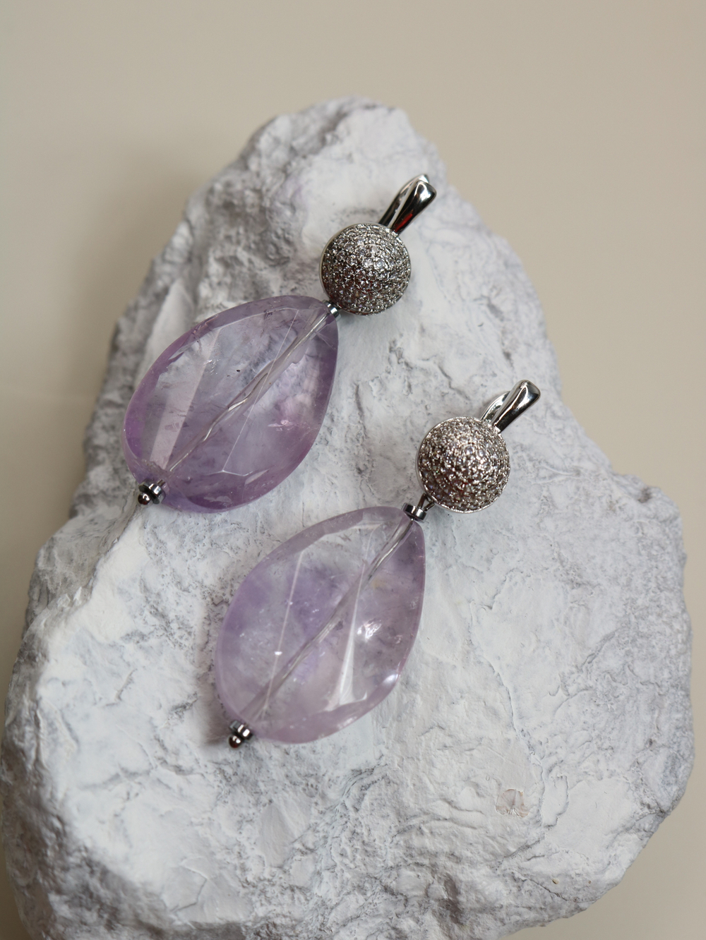 Серьги с крупным аметистом «Лиловый акцент»
