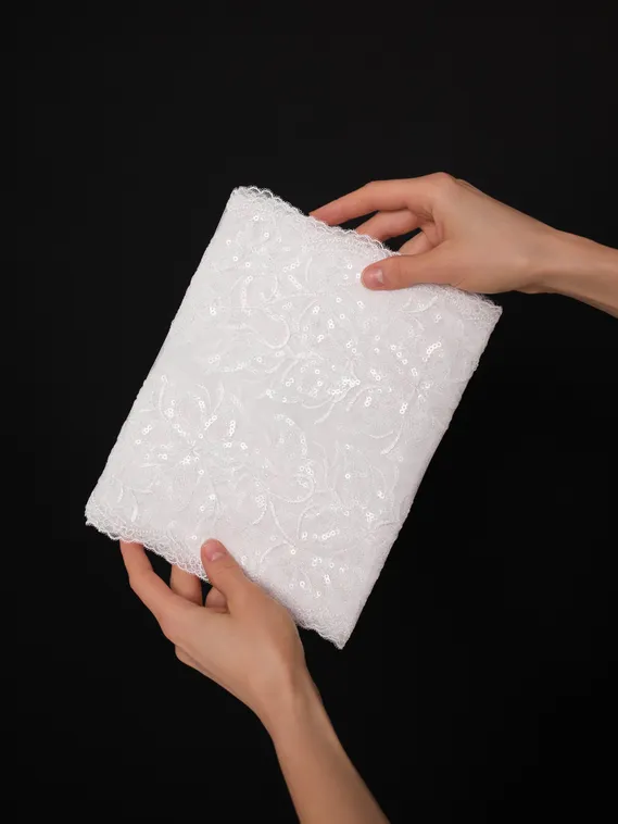 05-174 Вышивка пайетками на неэл. сетке 22 см, белый 001