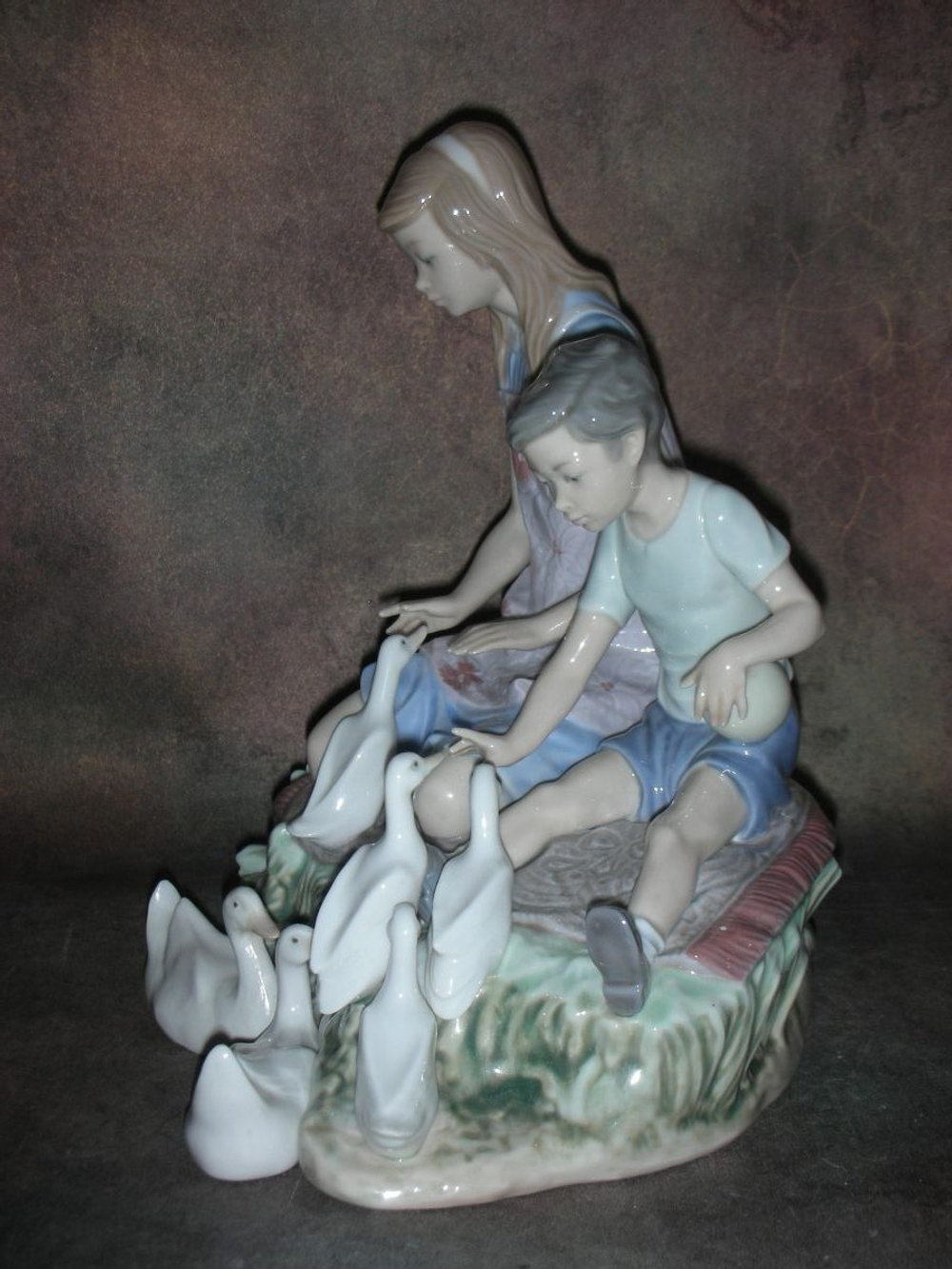 Статуэтка. Фарфор. Игра с утками в пруду. Lladro. Испания