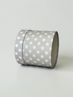 Плотная шляпная коробка фальш-крышка .Цвет;Светло серый в горох.