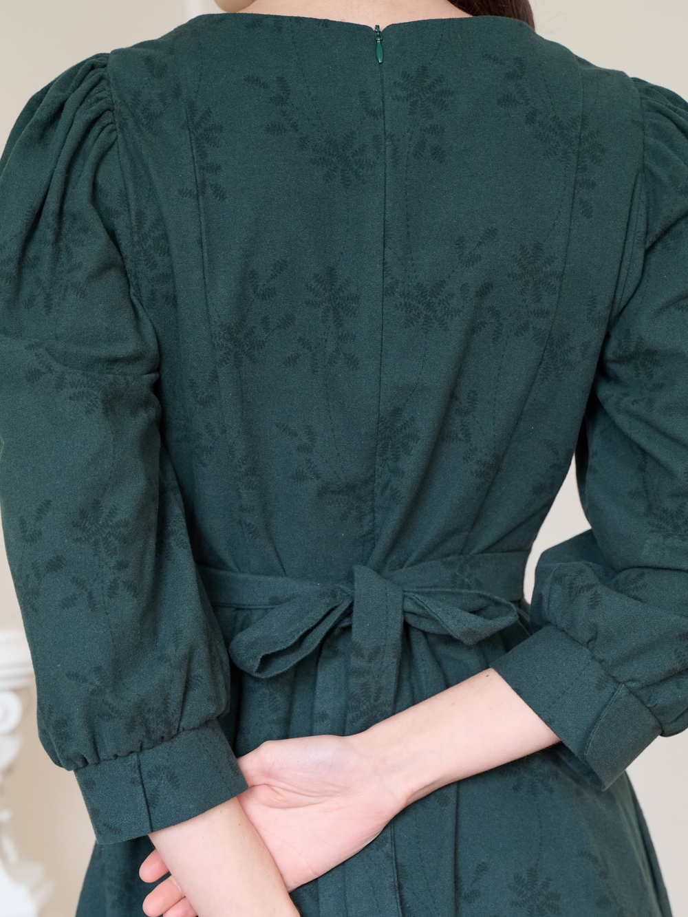 Платье с вырезом-сердечко