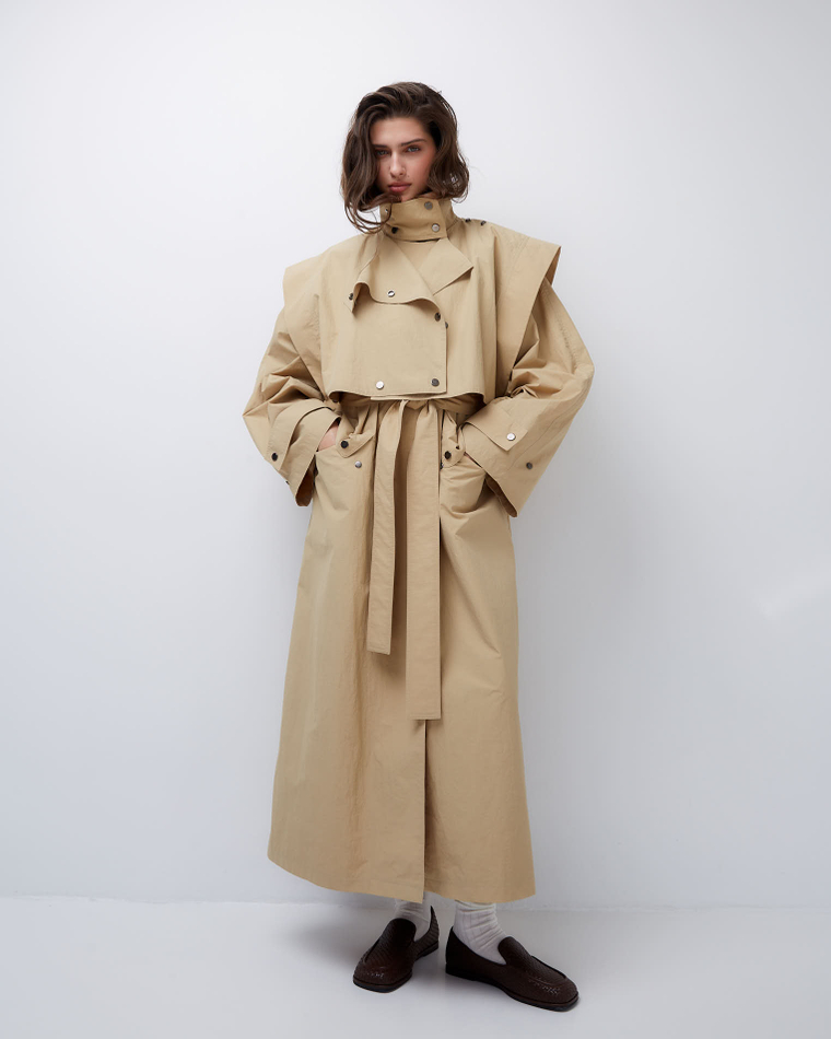 Плащ с кейпом песочный