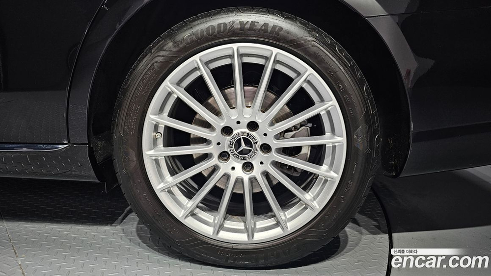 Mercedes-Benz E-Class W213 E220d 4MATIC Exclusive (12.2021)