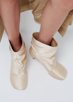 Ботильоны из шелка сливочный