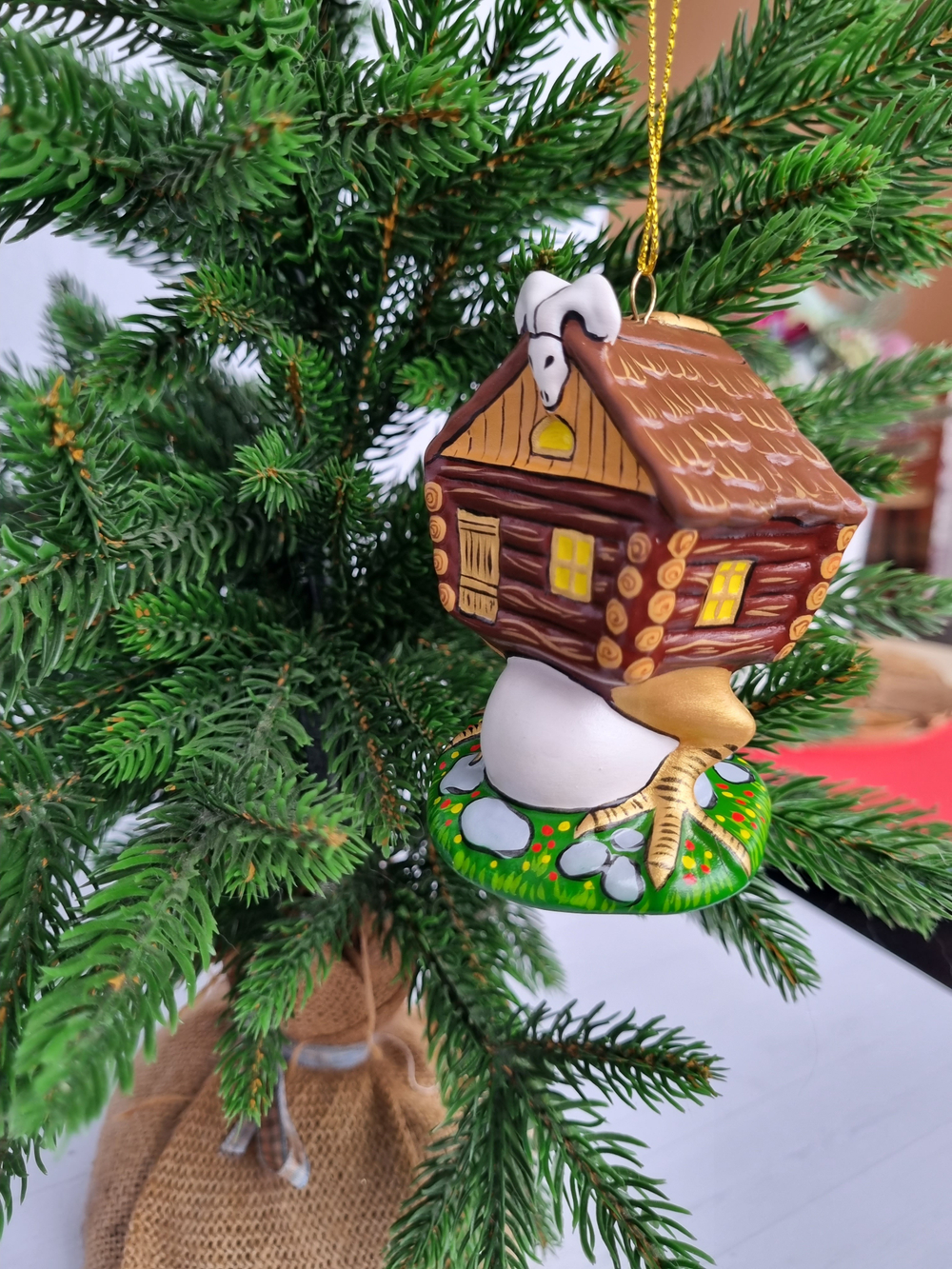 Избушка на курьих ножках ёлочная игрушка из фарфора