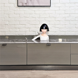 Статуэтка Alice in Wonderland