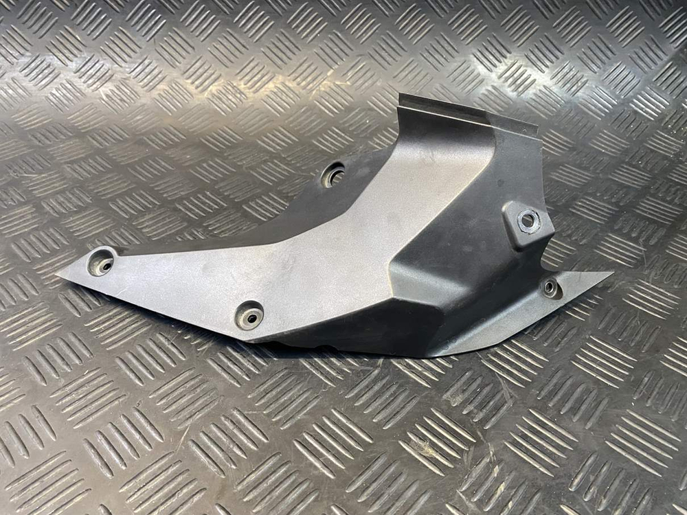Пластик внутренний левый KTM 250 Duke 2020 JP181219
