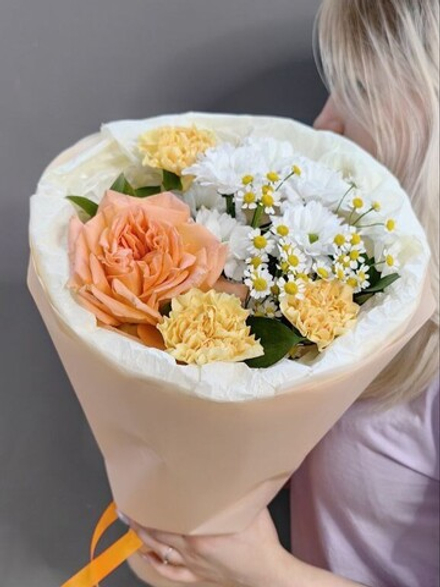 Авторский букет в кремовой гамме