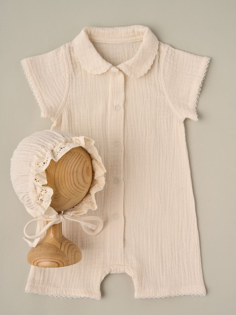 Песочник и чепчик для девочки, Бежевый