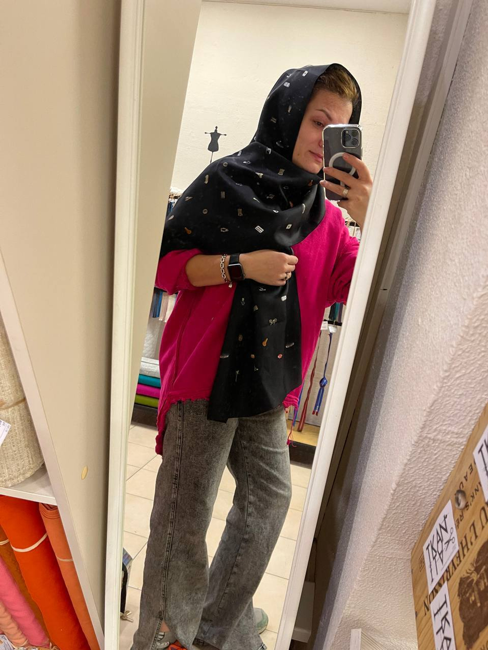 Кашне шелковое твиловое с принтом (с обработанными срезами) (Paul Smith, 100%шелк, Черный фон/мелкие пиктограммы и надпись бренда, 180*43)