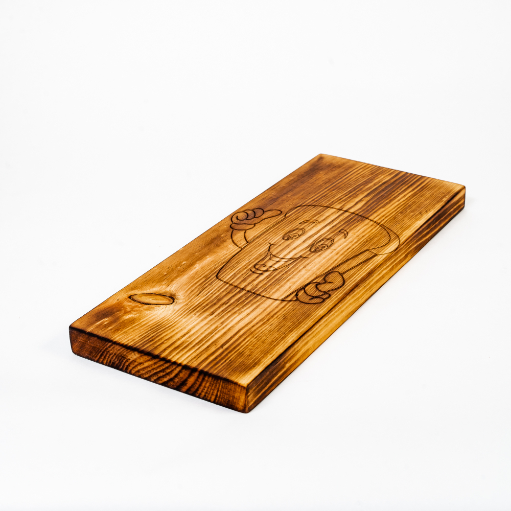 Деревянная доска из древесины сибирского кедра для хлеба с гравировкой "Забавный хлебушек" RD37