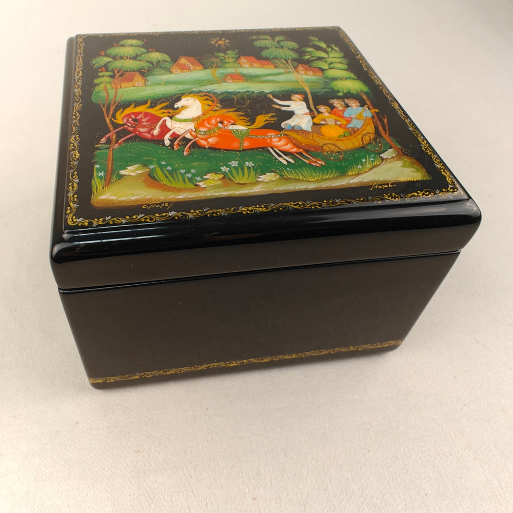 Шкатулка с росписью Палех "Тройка"