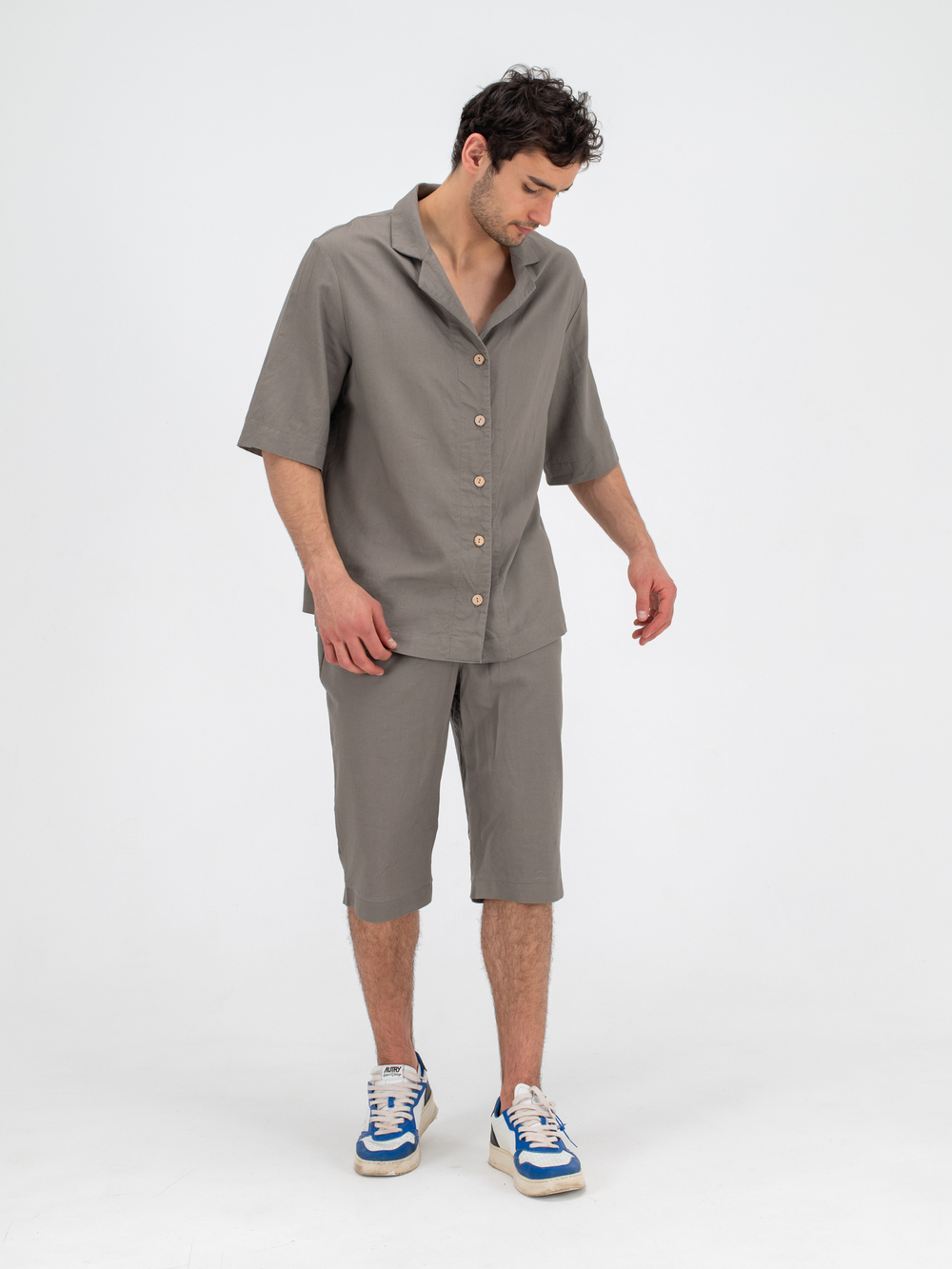 Костюм льняной с шортами. Хаки