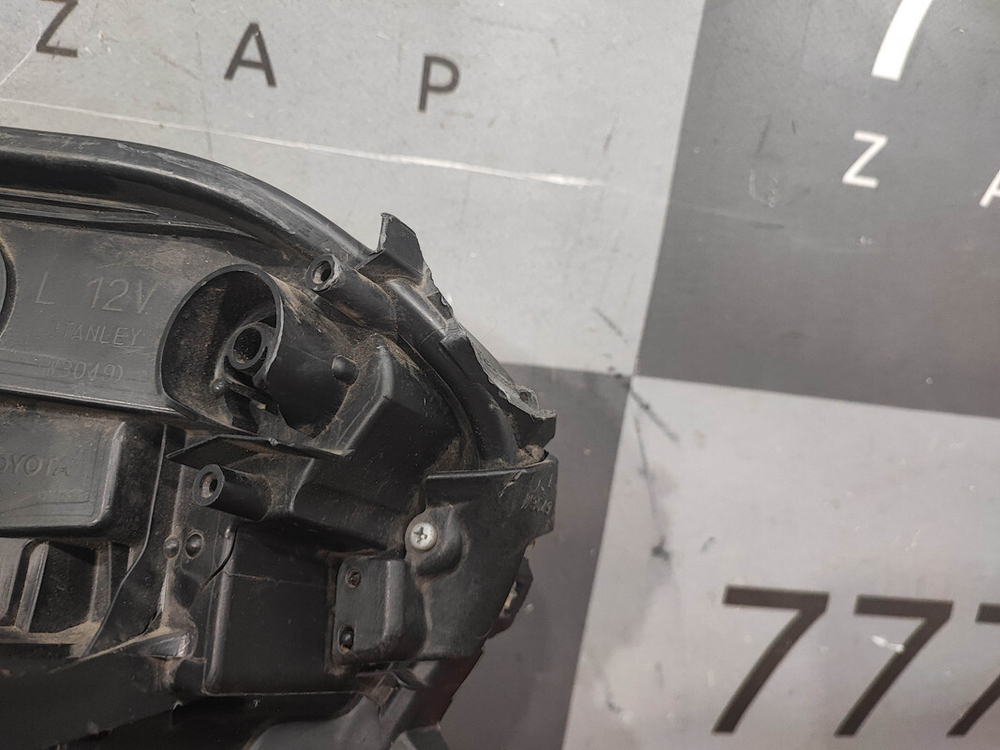 Фара левая Toyota RAV4 IV (XA40) 15-19 Б/У Оригинал 8117042650