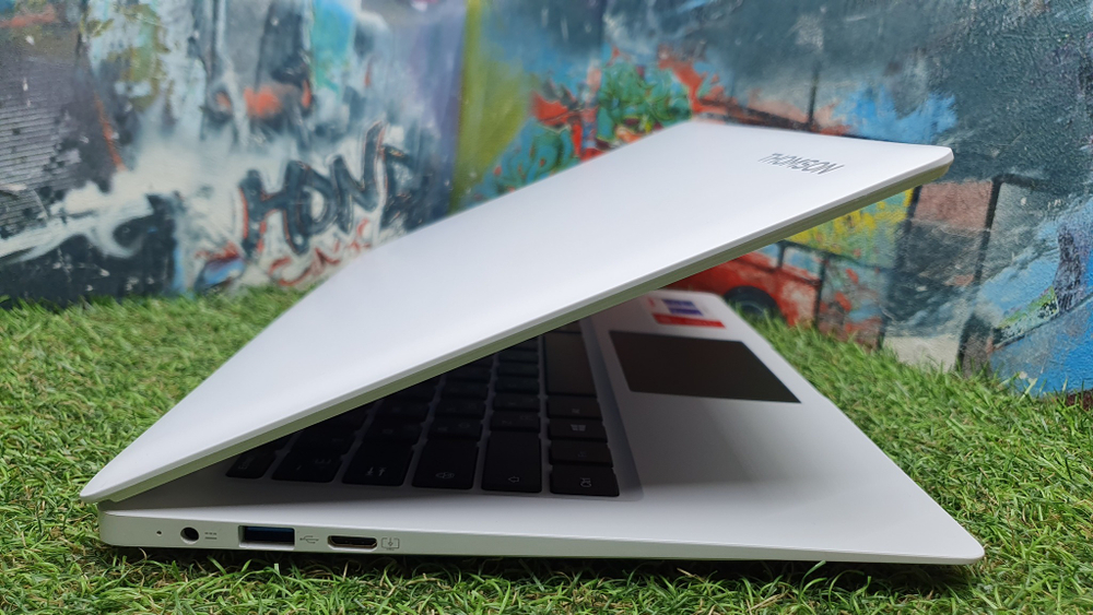 Ноутбук THOMSON Intel/4Gb