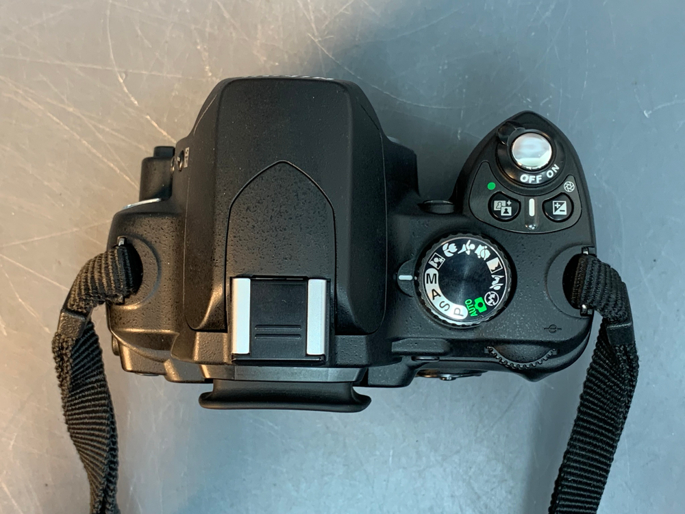 Nikon D60 body, 4000 кадров пробега