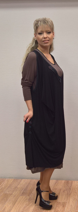 Трикотажное двойное черно-коричневое платье