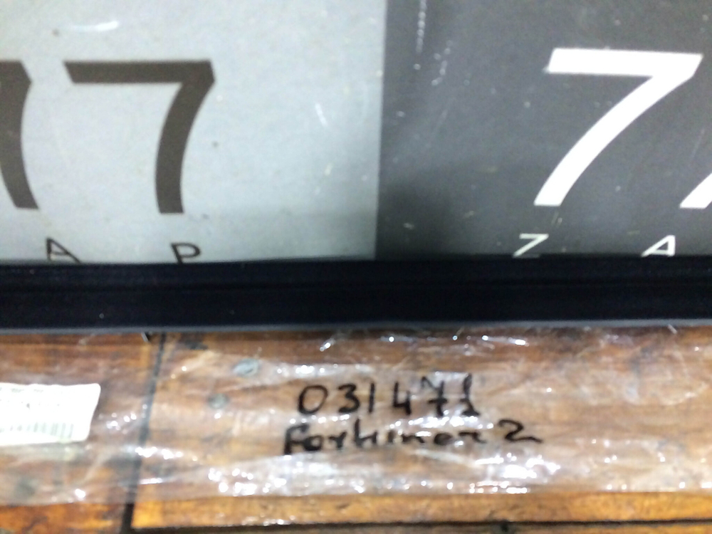 Уплотнитель стекла заднего правого Fortuner 2 Новый Оригинал 681730K110