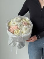 Букет сборный в кремовых оттенках размер S