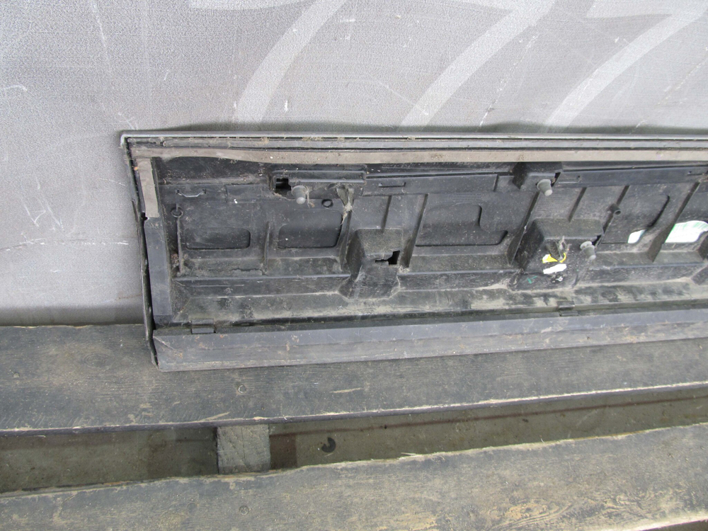 Накладка задней правой двери Audi Q7 (4M)  Б/У Оригинал 4m0853970