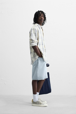 ZARA ДЖИНСОВЫЕ ШОРТЫ STRAIGHT-LEG, ГОЛУБОЙ