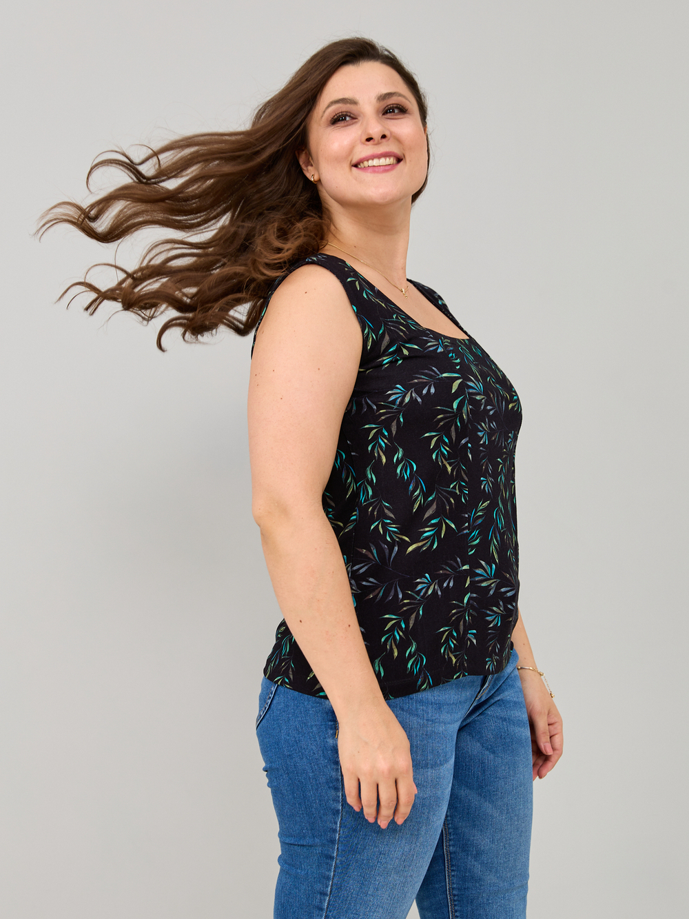 Майка М-040/черный-акварельветочки