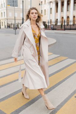 Свободный тренч из атласного хлопка жемчужного цвета