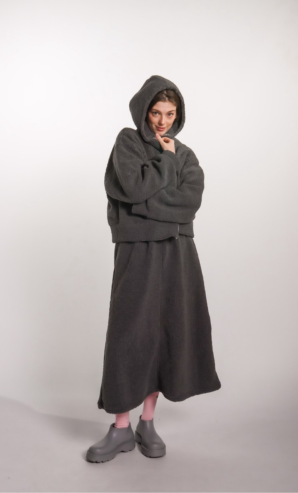 Худи на молнии укороченная из плюшевой ткани, графит