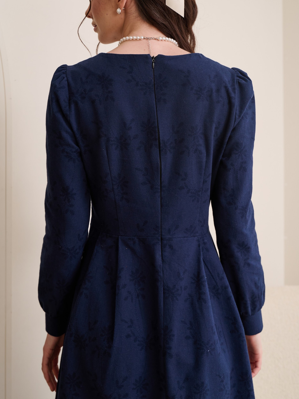 Платье с квадратным вырезом