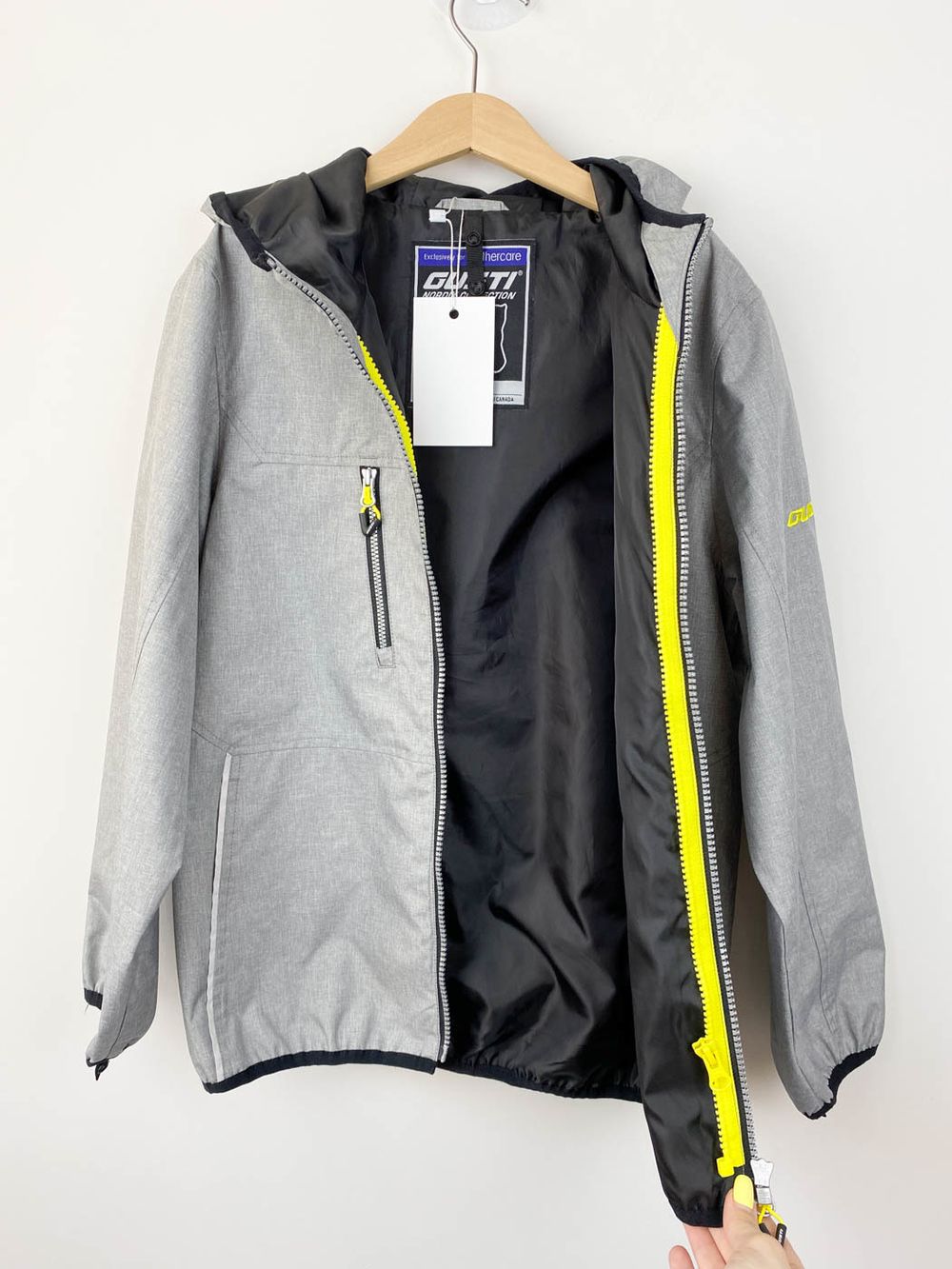 Ветровка Gusti