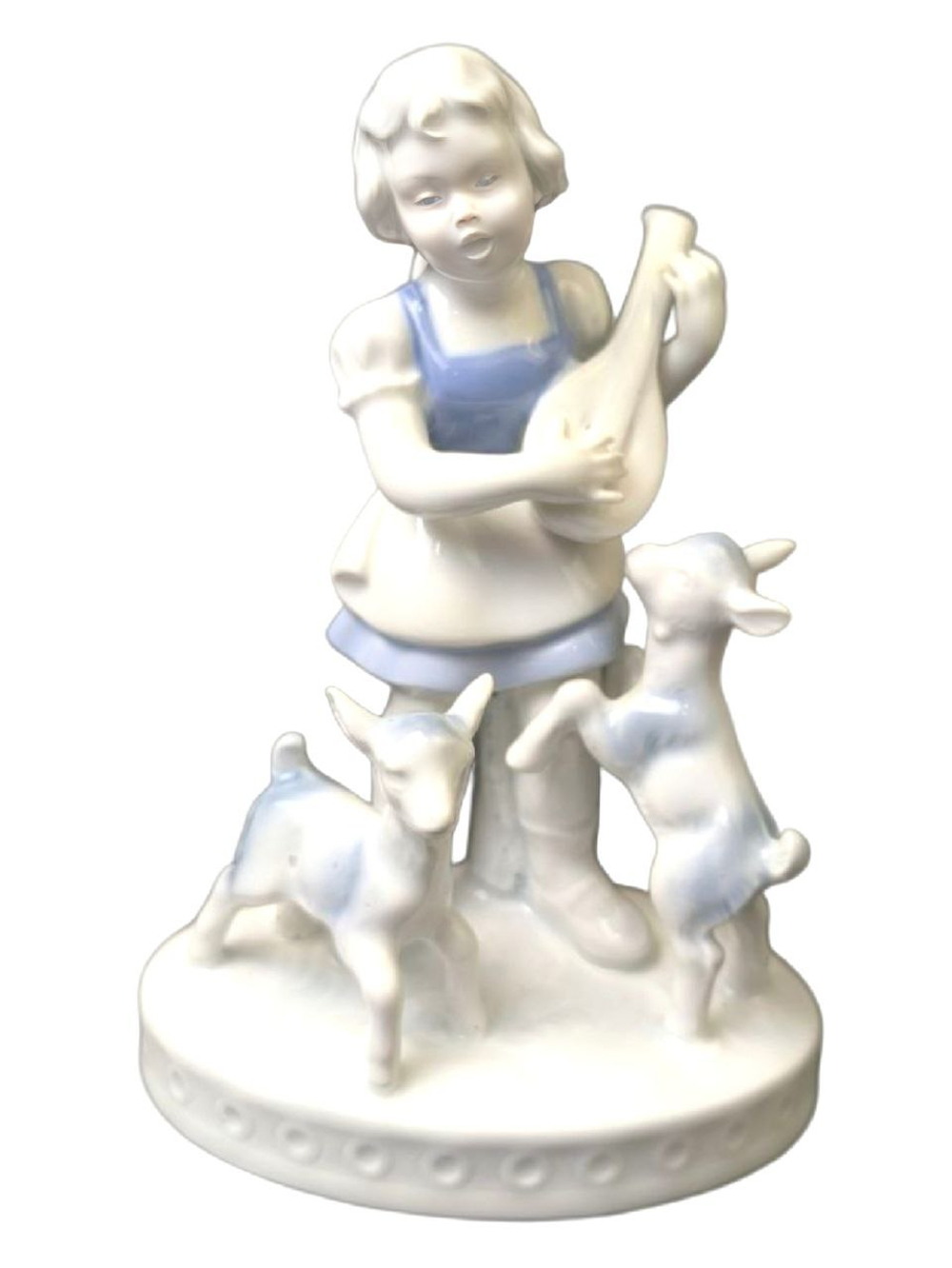 Статуэтка "Поющая девушка с лютней и ягнятами" Gerold & Co