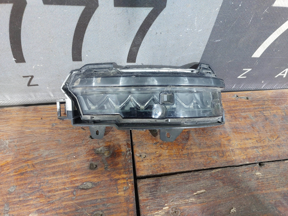 Повторитель поворота в зеркало правый RR Evoque 1 15-18 Б/У Оригинал LR048351